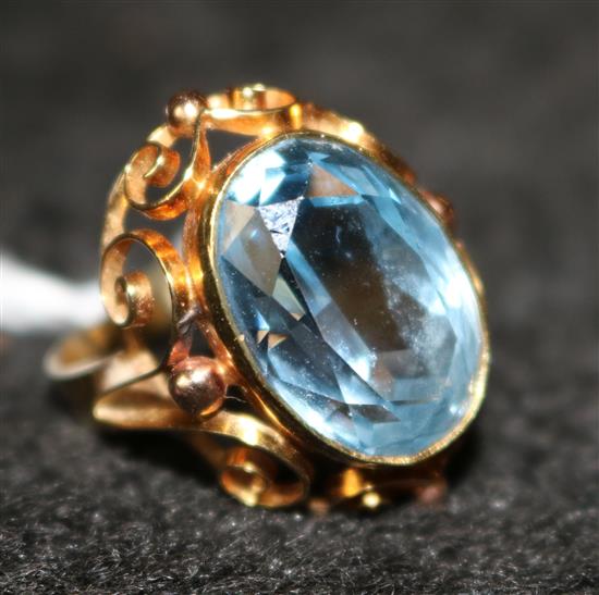 Aquamarine dress ring in pierced yellow metal setting